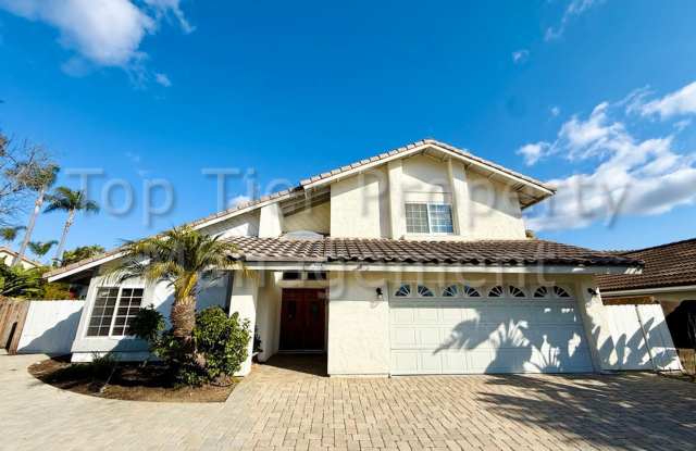 Charming Single Family Home with Pool/Hot Tub in Prime Location- Available NOW