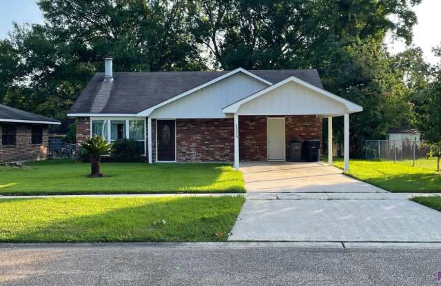 13518 Rampart Ct - 13518 Rampart Court, Village St. George, LA 70810