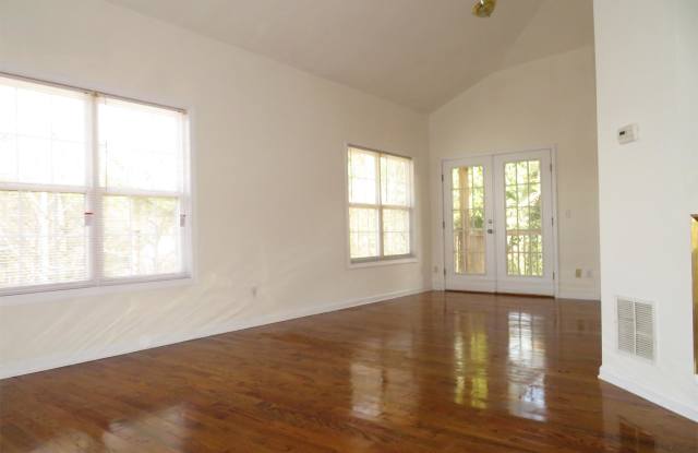 Photo of 8842 Fairview Bluff