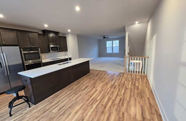 10604 SHEFFIELD GLEN LANE