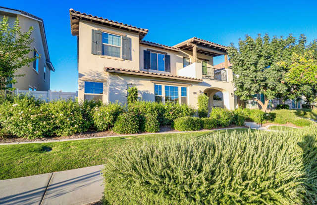 Beautiful Home in Desirable Campus Park Community!