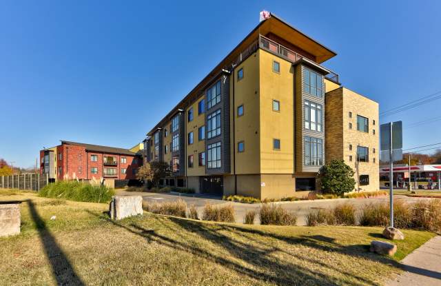401 Boyd Street - 1