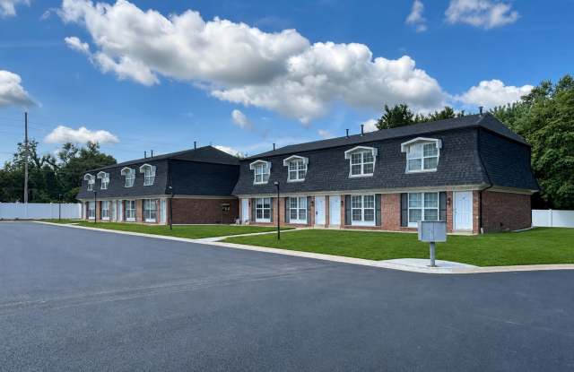 BEAUTIFUL REMODELED 2 BEDROOM 1.5 BATH TOWNHOME