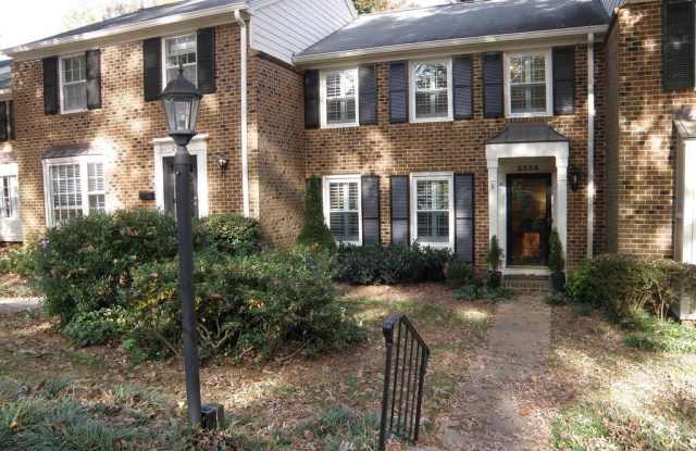 Photo of 2858 Wycliff Road