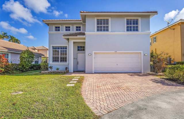 1905 Capeside Cir