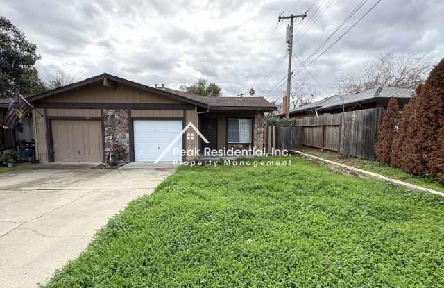 A Spacious 2bd/1ba Duplex with Garage near A.R.C.