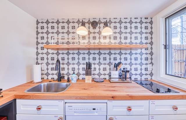 Fully Furnished Beautiful One bedroom Cottage available for a short term lease in November