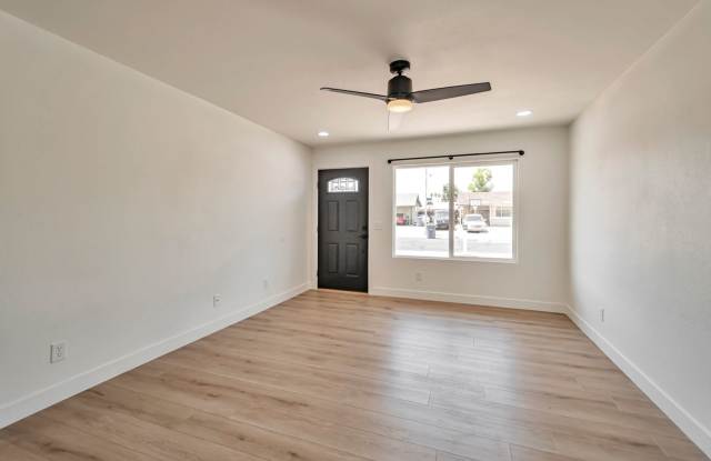 3 Bedroom 2 Bath with Pool!