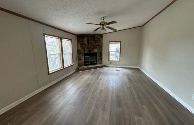 Spacious home in Campbell County. Country living!