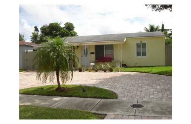 5200 NE 3rd Ter - 5200 Northeast 3rd Terrace, Oakland Park, FL 33334