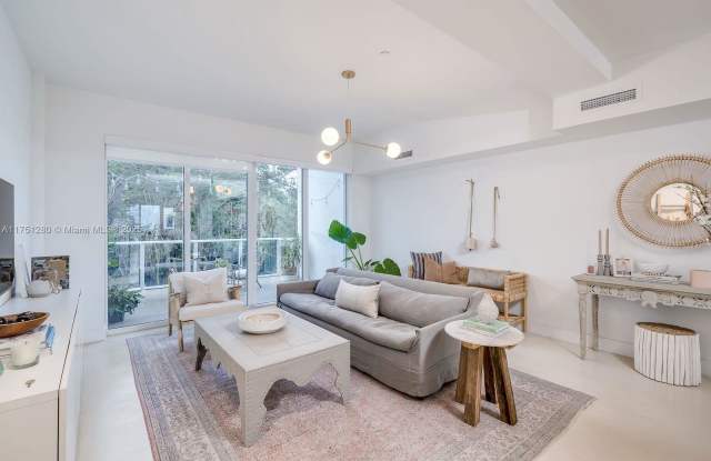 455 Northeast 39th Street