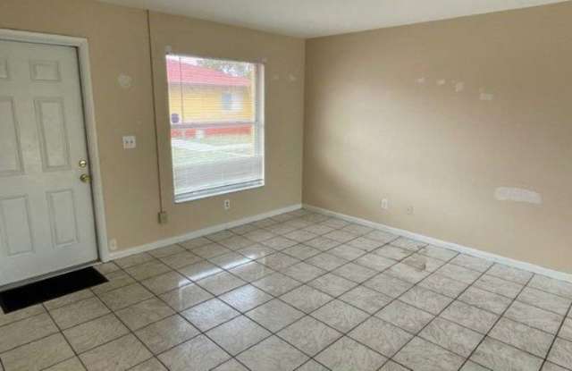 Photo of 1228 NE 9th Street unit: 1