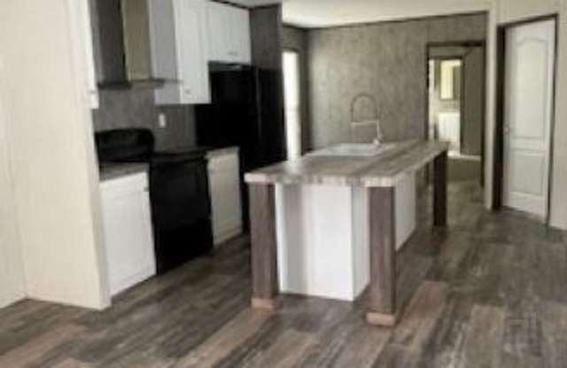 1800 N Live Oak St #07