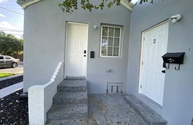 Photo of 10 N Palmway