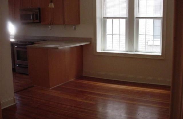 1015 Colonial Avenue