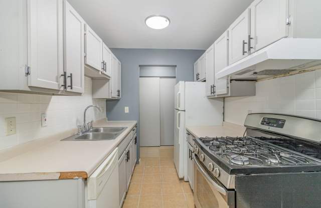 5305 Russell Avenue North - unit 116