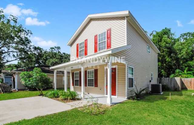 1571 North Whitney Street