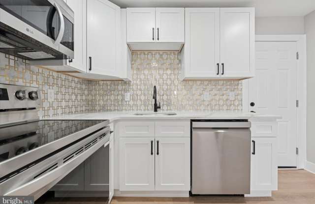 417 W ELM Street unit: 2