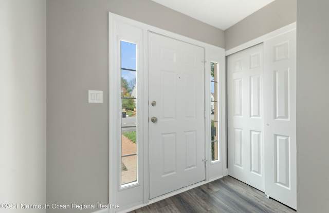 14 Stuart Drive unit: 5