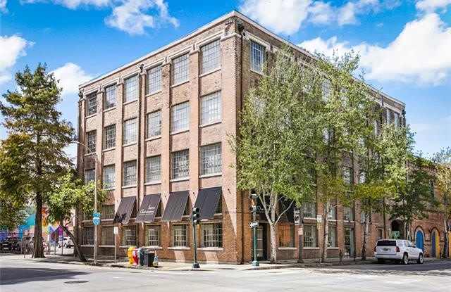 402 JULIA Street
