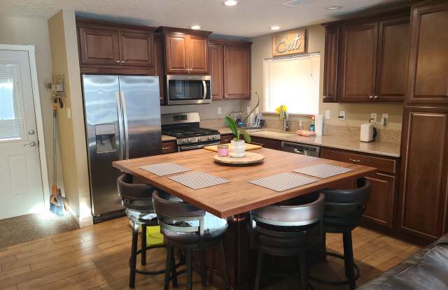 Photo of 8704 Rough Rider Rd Ne