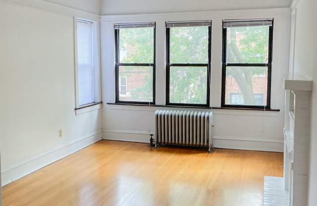 3501 North Greenview Apt.