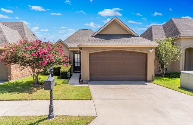 3 Bedroom House in Gated Community with Community Pool