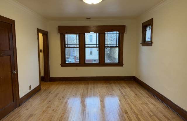 2475 North Dousman Street