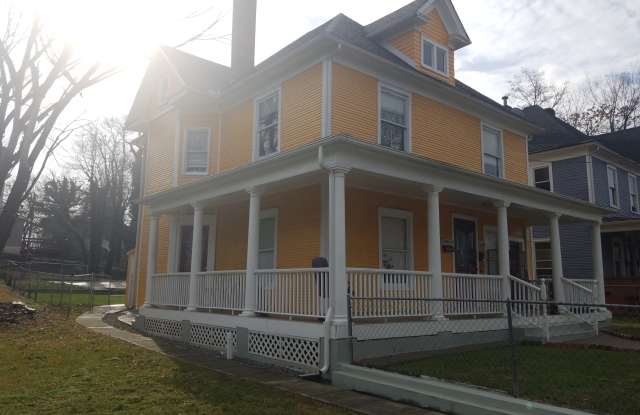 Photo of 1006 Campbell Avenue Southwest