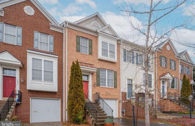 2570 OAK TREE LANE