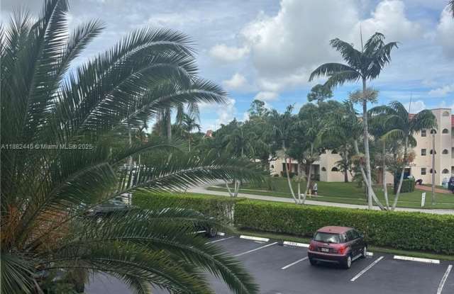 Photo of 3000 E Sunrise Lakes Dr