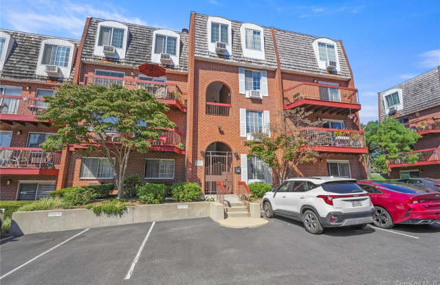 Photo of 55 N Broadway