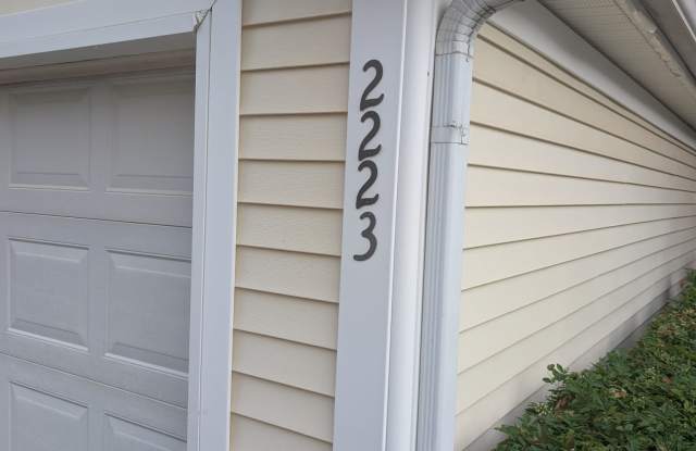 2223 Oak Hill Village Ln