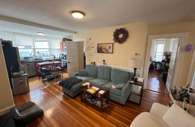 HUGE FOUR BED IN SOMERVILLE!!!!!!!!