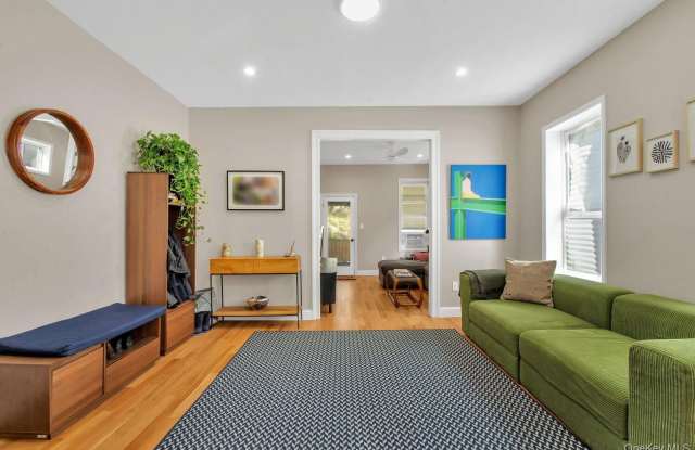 106 E 32ND Street unit: 3