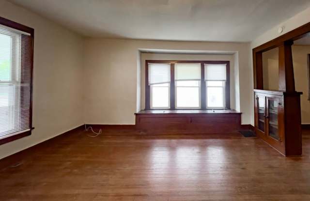 PRELEASING for AUGUST! Close to Campus: Washer and Dryer Included