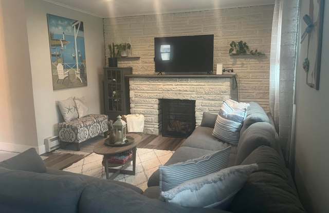 9102 Monmouth Ave Ave