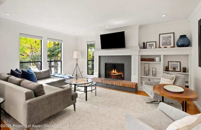 Photo of 980 E Hyman Avenue unit: 3