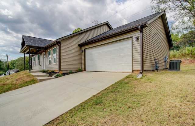 Lovely 3 BR, 2 BA Home. Conveniently Located  Between Spartanburg & Greenville, Near The Inland Port