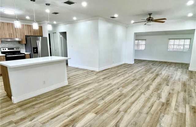 10 Redwood Cir