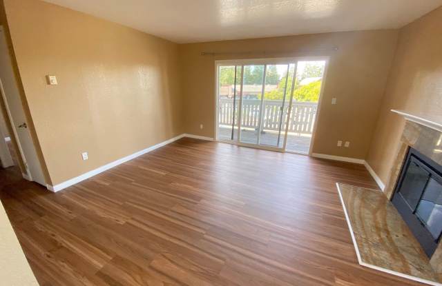 Advent - Top Floor Large, Bright  Spacious Two Bedroom Condo W/ Parking  Laundry!