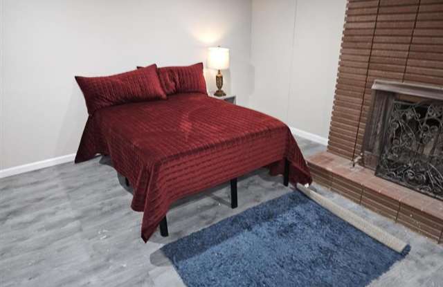 1 Private Bedroom 1 Shared Bathroom *REGISTRY APPROVED*