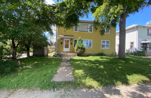 5223 N 68th St - 5223 North 68th Street, Milwaukee, WI 53218