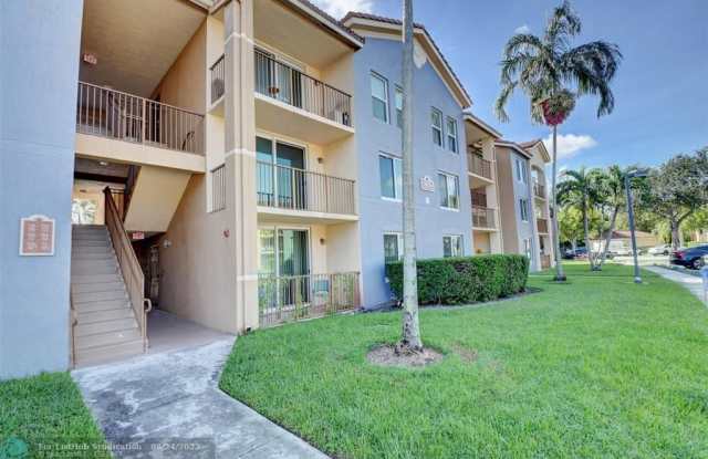 703 S Villa Cir - 703 Villa Circle, Boynton Beach, FL 33435