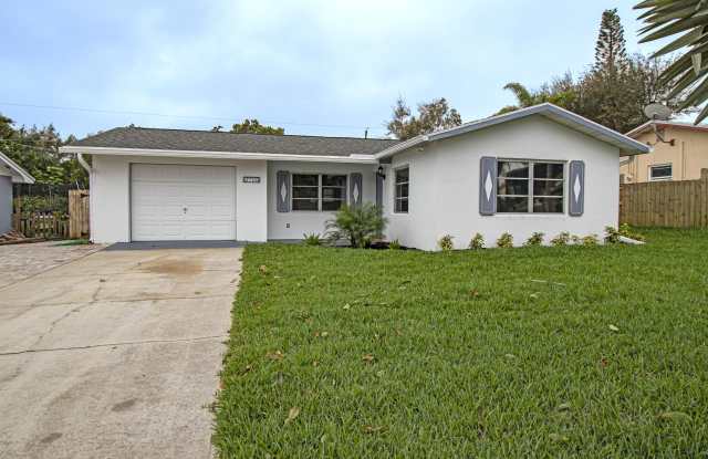 8724 SE Jardin Street