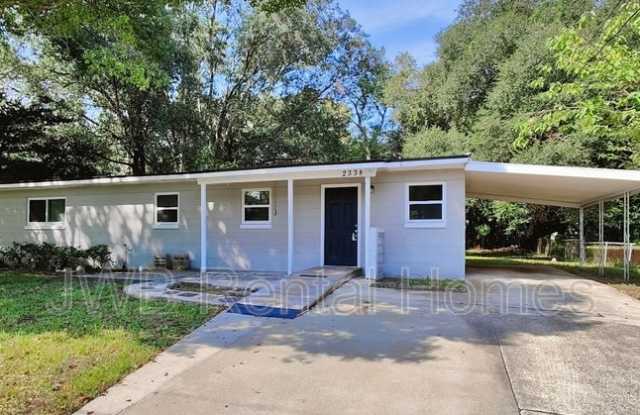 2338 Looking Glass Ln