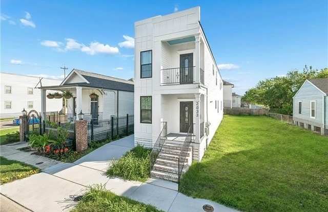 2033 CONTI Street