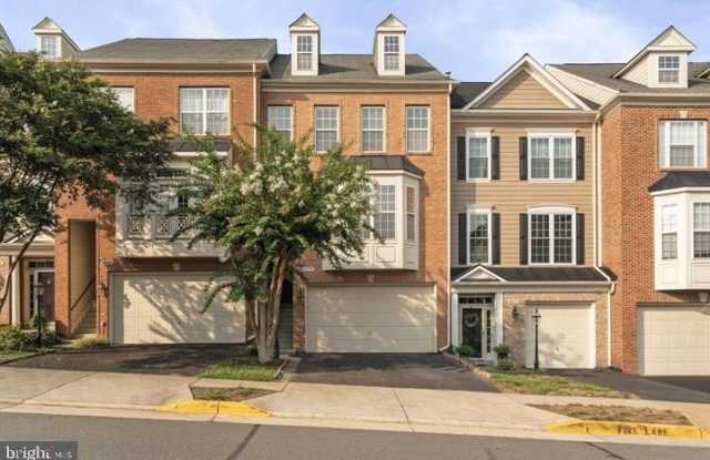 43770 LEES MILL Square