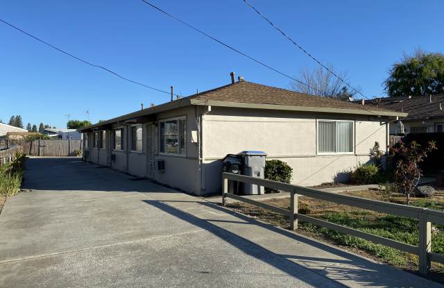 Large 1 bed 1 bath apartment available now - 307 Perrymont Avenue, San Jose, CA 95125