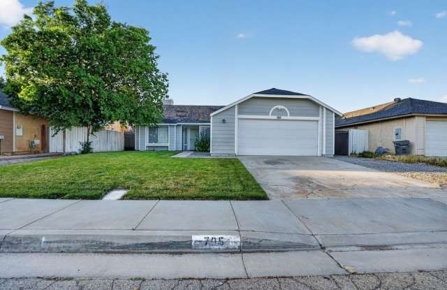 Charming 3BR House in Lancaster